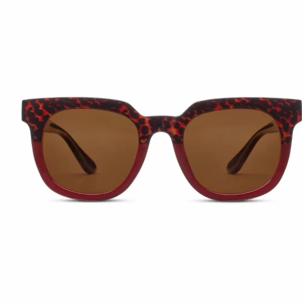 Leopard Tortoise/Red / Bifocal / 2.50 Women's Sunglasses with Vera Bradley case